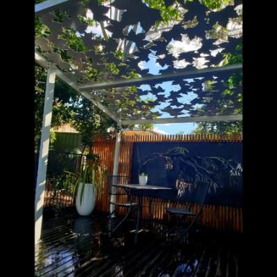 Pergola with Autumn Leaf Pattern in Powder Coated Aluminium Pergola with Autumn Leaf Pattern in White Powder Coated Aluminium