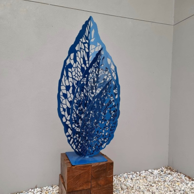 Triple Leaf Sculpture in Powder Coated Aluminium Triple Leaf Sculpture in Powder Coated Aluminium