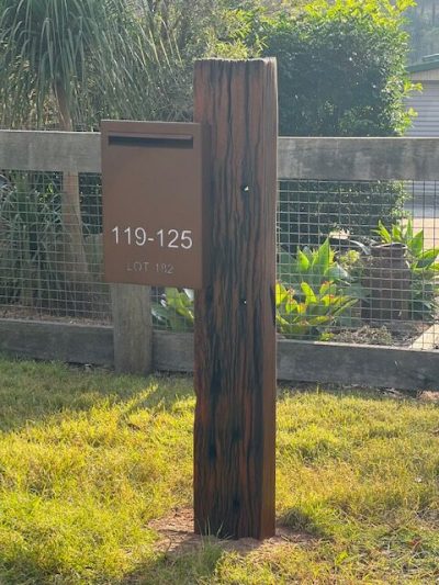Mail box on post - Cedar Creek Mail box on post - Cedar Creek