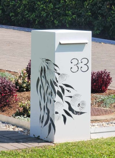 Medium LB Gumleaf Cascade - Dulux Pearl White Medium free standing Letterbox in Powder Coated aluminium. Gum leaf cascade pattern.